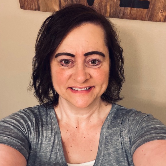 Meet your Posher, Debbie - Picture 2 of 2